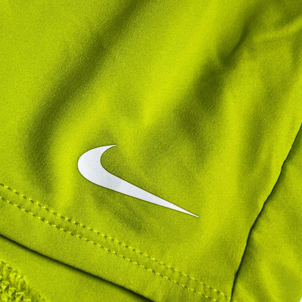 Nike One Big Kids' (Girls') Dri-FIT High-Waisted Woven Training Shorts Size: L